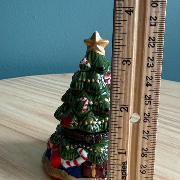 Ceramic Christmas Tree Trinket Box With Gold Star Lid & Holiday Gift Design - Picture 7 of 8